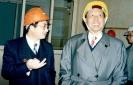 1997年4月3日，第九、十届全国人大常委会副委员长、投注平台部副部长成思危（左一）莅临公司视察。